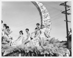 Miss Sonoma County float in the Apple Parade