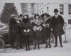 Jean Stanley and Jessie Montgomery, victims of the Howard Street Gang, stand with police, Santa Rosa, California, December 5, 1920