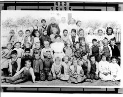 Unidentified school children and teacher, Petaluma, California, 1900