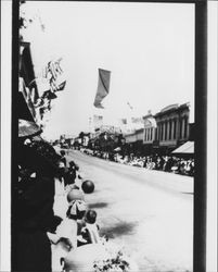 Crowd gathered to watch Egg-Day and Exhibition Parade, Petaluma, California, 1923