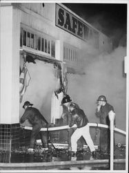 Safeway Stores fire, Petaluma, California, Dec. 23, 1955