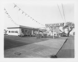 Axton Richfield Service Station, Santa Rosa, California, 1959