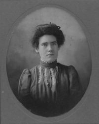 Portrait of Sarah Neil aka Sadie Neil, Petaluma, California, about 1903