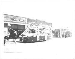 Float in the 1905 Fourth of July parade, Petaluma, California