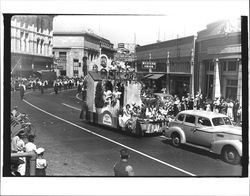 Local 271 Bartenders and Culinary Workers Union float in Labor Day Parade, Petaluma, California, 1941