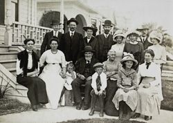 Raymond and Jaynes family posing in front of 245 Keokuk Street, Petaluma, California, about 1911