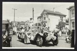 Schluckebier Hardware automobile float "Baby Chicks," Petaluma, California, about 1925