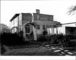 Maclay/Sanderson home and gardens at 600 D Street, Petaluma, California, about 1923