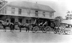 Skaggs Springs Stage leaving the Geyserville Hotel