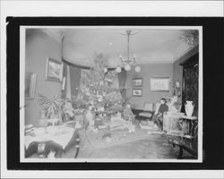 Healey living room decorated for Christmas, Petaluma, California, 1923