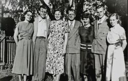 Group photograph of the Thollaug family, Petaluma, California, about 1948