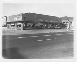 Petaluma Grocery, Petaluma, California, 1947