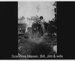 Nissen family photograph, Petaluma, California, about 1943