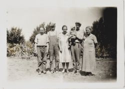 Urton family in El Verano, California, August 14, 1927