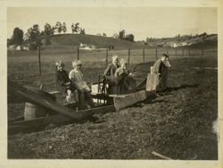 Kortum family on Western Avenue in Petaluma, California between 1923 and 1924