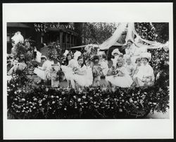 Juvenile queen's float, Santa Rosa, California, 1915