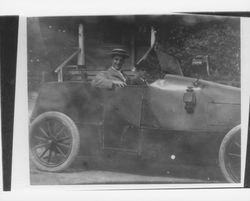 Percy R. White and Richard Mattei in a car, Petaluma, California, 1910