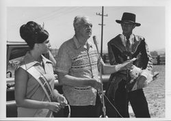 Leigh Shoemaker speaking at the Old Adobe Fiesta, Petaluma, California, August 17, 1969