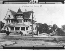 Residence street, Petaluma, Cal. : Dennis J. Healey residence on Washington Street