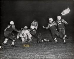 Run play during Petaluma Leghorn game against South San Francisco Windbreakers