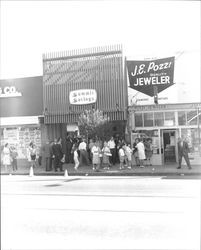 Exterior view of Summit Savings, Sebastopol, California, September 30, 1967