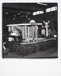 Kenwood Depot made of oranges, Cloverdale, California, 1978