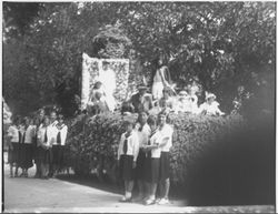 Camp Fire Girls in the Rose Parade