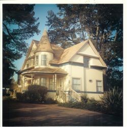 Queen Anne Shingle house known as the Baxter House at 876 Gravenstein Highway South