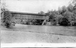 Covered bridge at Cloverdale, California over the Russian River, about 1908