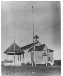 Freestone Schoolhouse, about 1907, with flagpole and gazebo