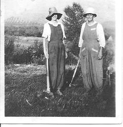 Hazel Kingwell and her mother Josephine (Jessie) Beedle Kingwell, about 1915-1920