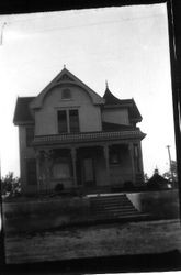 Queen Anne home built in 1903 by George Strout at 253 Florence Avenue in Sebastopol