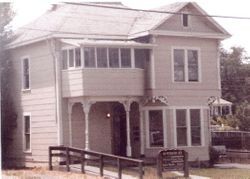 Snow House at 418 Petaluma Avenue, about 1986