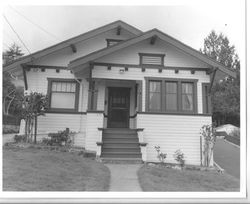 1920 California bungalow house in the Laguna Vista Addition, at 652 High Street, Sebastopol, California, 1993