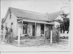 One story clapboard house of William and Leona Rosebrook in Sebastopol, about 1920