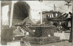 1913 Gravenstein Apple Show display of a gramophone made of apples sponsored by Stony Point district