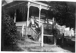 House at 242 Pitt Avenue in Sebastopol, California that was the residence of F. J. and Eloise Riddell, about 1918