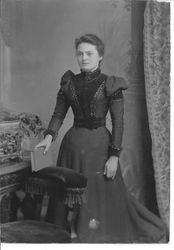 Sister of Rhoda Kingwell Smith (Alma, Avis or Annie Kingwell) who stayed In England while Rhoda emigrated to America