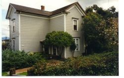 Greek Revival house at 191 High Street built about 1880, photographed in 1992