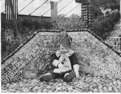 Gravenstein Apple Show display of "Little Jack Horner" from the Sebastopol district, about 1915