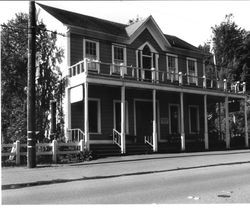 Old Freestone Hotel, current gallery and home, 2006