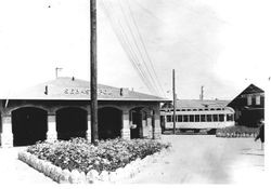 Rail car by the Sebastopol P&SR depot station, about 1917