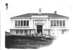 Front view of Sebastopol Primary school, about 1912-13