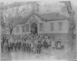 Unidentified school group at Lincoln Hall/Sebastopol Grammar School, between 1899 and 1909