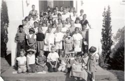 Group of school children from Park Side School on a field trip to visit the Sebastopol library, 1959