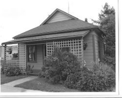 1905 cottage house in the Burnett Addition, at 7147 Burnett Street, Sebastopol, California, 1993