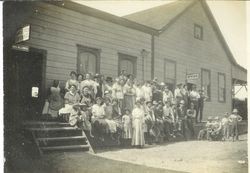 Workers at a Graton, California packing house (cannery), 1912