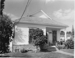 1900 cottage house in the Pitt Addition, at 534 Petaluma Avenue, Sebastopol, California, 1993