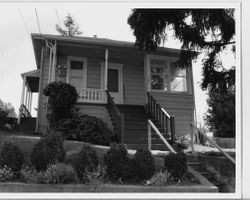 1900 hip roof cottage house in the Coleman Sunnyside Addition, at 541 Harrison Street, Sebastopol, California, 1993