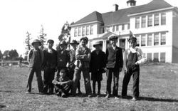 Children in front of Sebastopol Elementary School